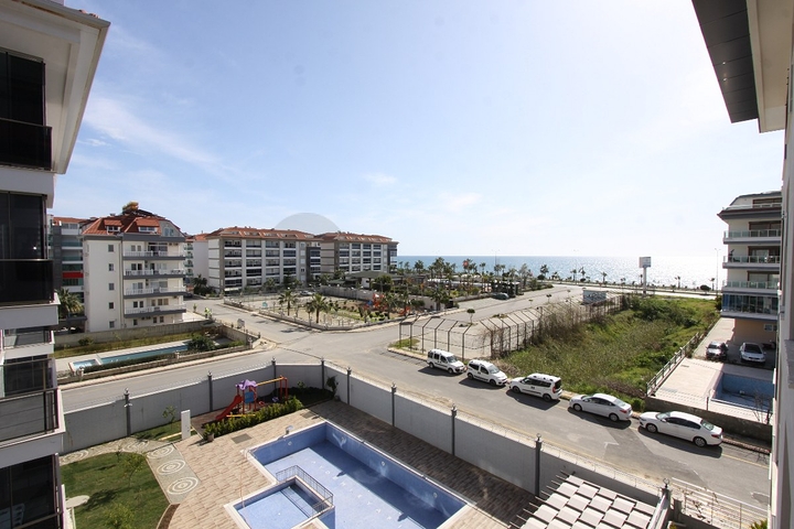 اطلالة بحر - سعر منافس - شقة غرفتين وصالة في منطقة كاستل / الانيا 