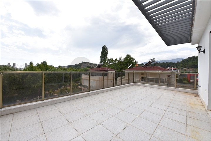 اطلالة ساحرة على النهر - تراس واسع - شقة غرفة وصالة - في كاستل / الانيا 