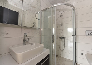 اطلالة ساحرة على النهر - تراس واسع - شقة غرفة وصالة - في كاستل / الانيا 