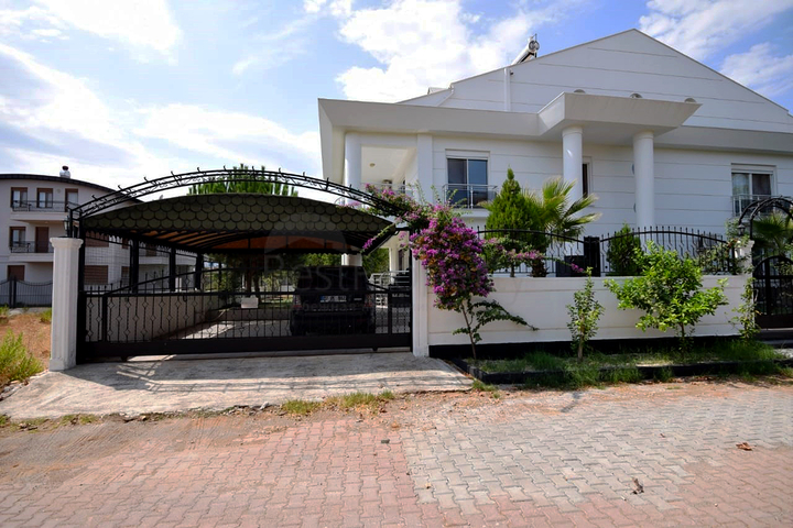 فيلا فاخرة 4 + 1 في دوشيميالتي أنطاليا