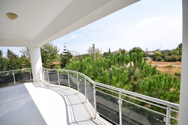 فيلا فاخرة 4 + 1 في دوشيميالتي أنطاليا