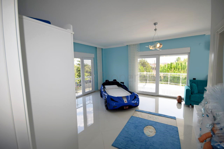 فيلا فاخرة 4 + 1 في دوشيميالتي أنطاليا