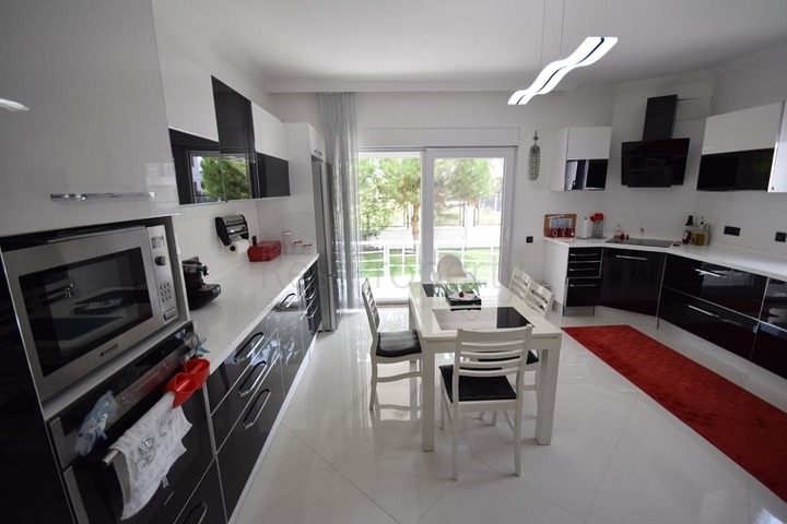 فيلا فاخرة 4 + 1 في دوشيميالتي أنطاليا