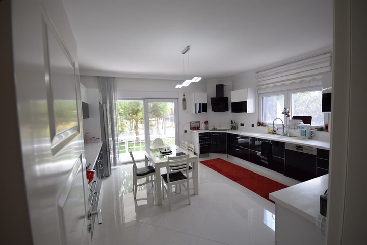 فيلا فاخرة 4 + 1 في دوشيميالتي أنطاليا