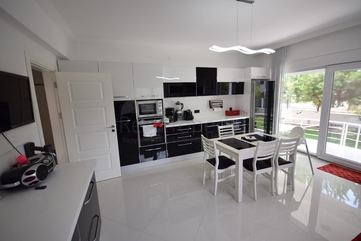 فيلا فاخرة 4 + 1 في دوشيميالتي أنطاليا