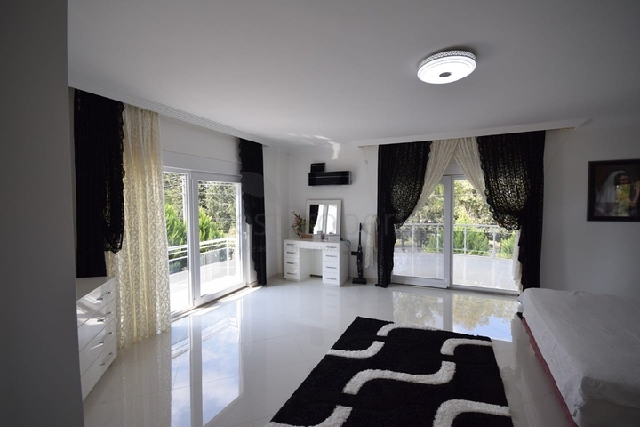 فيلا فاخرة 4 + 1 في دوشيميالتي أنطاليا