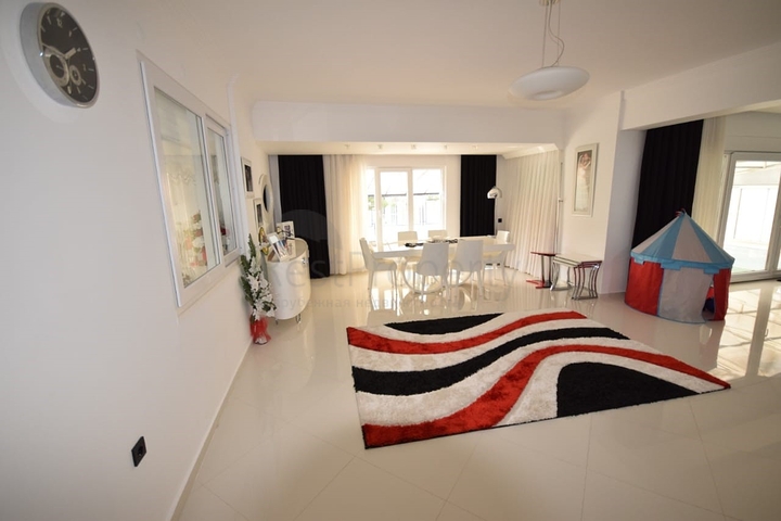 فيلا فاخرة 4 + 1 في دوشيميالتي أنطاليا