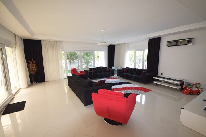 فيلا فاخرة 4 + 1 في دوشيميالتي أنطاليا