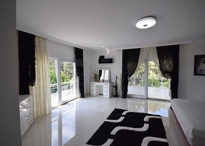 فيلا فاخرة 4 + 1 في دوشيميالتي أنطاليا