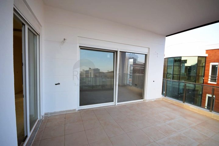 فيلا فسيحة 4 + 1 في Altynkol Doshemealti