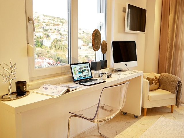 فيلا باطلالة بحر وقلعة في مركز الانيا - تصميم 3 غرفة وصالة -مؤثثة -سعر منافس 