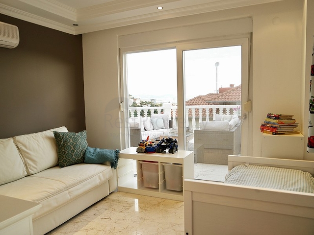 فيلا باطلالة بحر وقلعة في مركز الانيا - تصميم 3 غرفة وصالة -مؤثثة -سعر منافس 