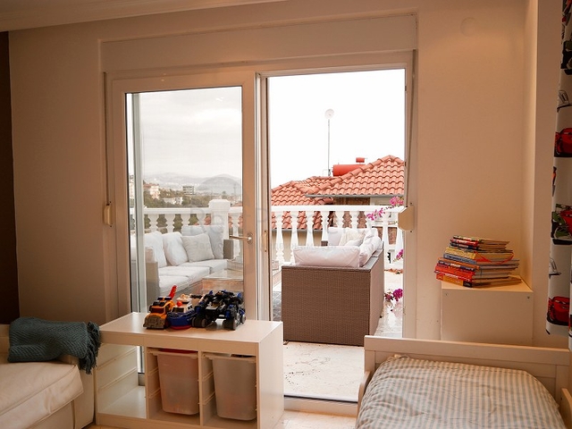 فيلا باطلالة بحر وقلعة في مركز الانيا - تصميم 3 غرفة وصالة -مؤثثة -سعر منافس 