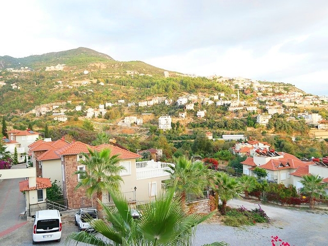 فيلا باطلالة بحر وقلعة في مركز الانيا - تصميم 3 غرفة وصالة -مؤثثة -سعر منافس 