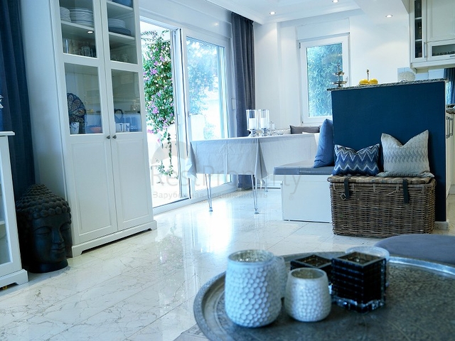 فيلا باطلالة بحر وقلعة في مركز الانيا - تصميم 3 غرفة وصالة -مؤثثة -سعر منافس 