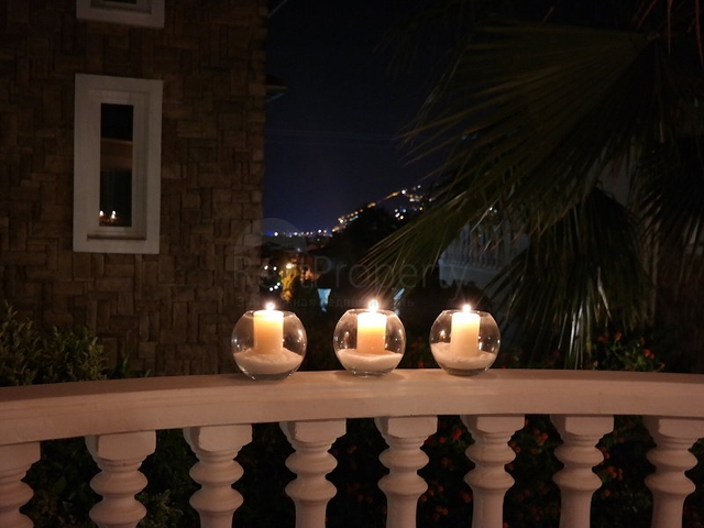 فيلا باطلالة بحر وقلعة في مركز الانيا - تصميم 3 غرفة وصالة -مؤثثة -سعر منافس 