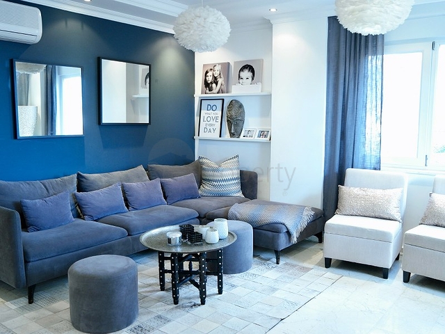 فيلا باطلالة بحر وقلعة في مركز الانيا - تصميم 3 غرفة وصالة -مؤثثة -سعر منافس 