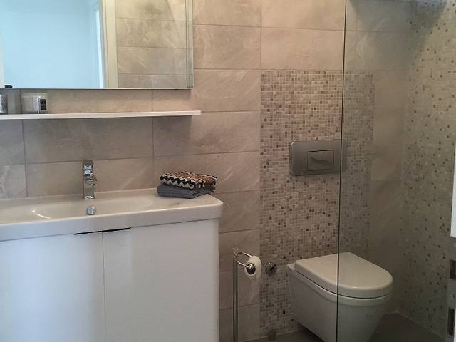 فيلا باطلالة بحر وقلعة في مركز الانيا - تصميم 3 غرفة وصالة -مؤثثة -سعر منافس 