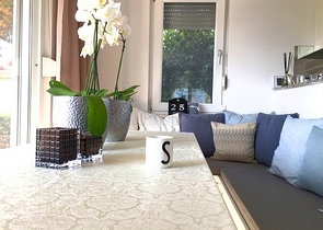 فيلا باطلالة بحر وقلعة في مركز الانيا - تصميم 3 غرفة وصالة -مؤثثة -سعر منافس 