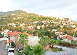 فيلا باطلالة بحر وقلعة في مركز الانيا - تصميم 3 غرفة وصالة -مؤثثة -سعر منافس 