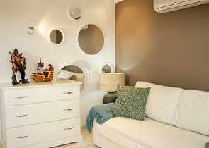 فيلا باطلالة بحر وقلعة في مركز الانيا - تصميم 3 غرفة وصالة -مؤثثة -سعر منافس 