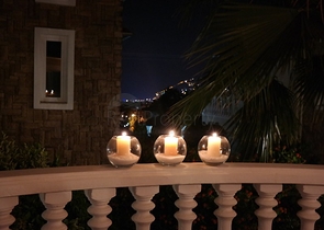 فيلا باطلالة بحر وقلعة في مركز الانيا - تصميم 3 غرفة وصالة -مؤثثة -سعر منافس 