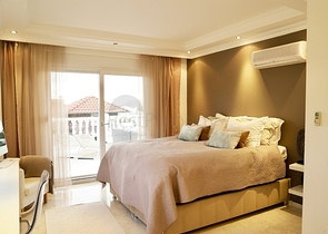 فيلا باطلالة بحر وقلعة في مركز الانيا - تصميم 3 غرفة وصالة -مؤثثة -سعر منافس 