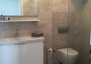 فيلا باطلالة بحر وقلعة في مركز الانيا - تصميم 3 غرفة وصالة -مؤثثة -سعر منافس 