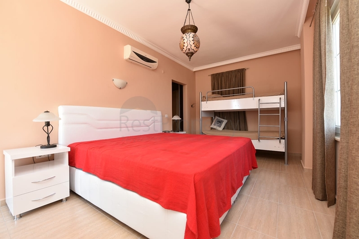 اطلالة بحر وقلعة - فيلا مستقلة مع مسبح وكراج - قريبة من مركز الانيا 