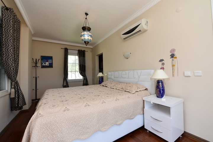 اطلالة بحر وقلعة - فيلا مستقلة مع مسبح وكراج - قريبة من مركز الانيا 