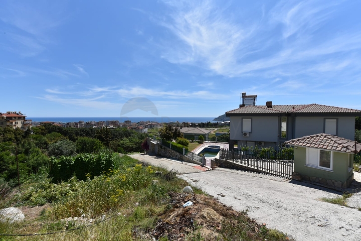 اطلالة بحر وقلعة - فيلا مستقلة مع مسبح وكراج - قريبة من مركز الانيا 