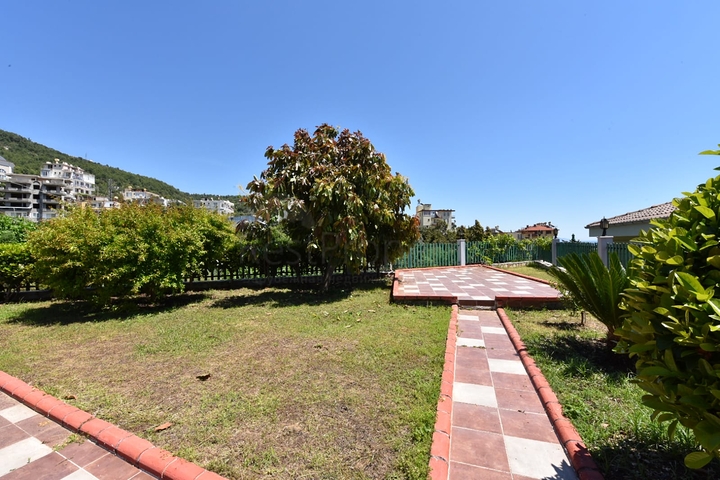 اطلالة بحر وقلعة - فيلا مستقلة مع مسبح وكراج - قريبة من مركز الانيا 