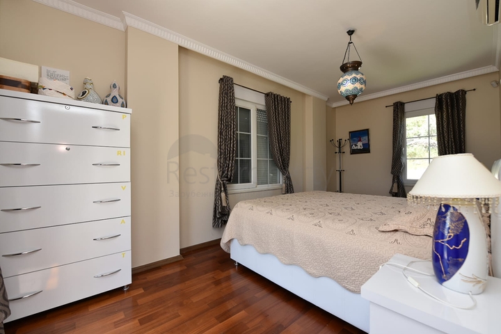 اطلالة بحر وقلعة - فيلا مستقلة مع مسبح وكراج - قريبة من مركز الانيا 