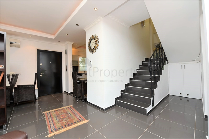 اطلالة بحر وقلعة - فيلا مستقلة مع مسبح وكراج - قريبة من مركز الانيا 