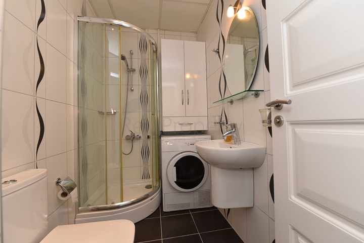 اطلالة بحر وقلعة - فيلا مستقلة مع مسبح وكراج - قريبة من مركز الانيا 