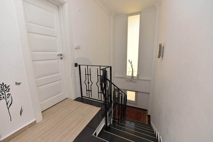 اطلالة بحر وقلعة - فيلا مستقلة مع مسبح وكراج - قريبة من مركز الانيا 