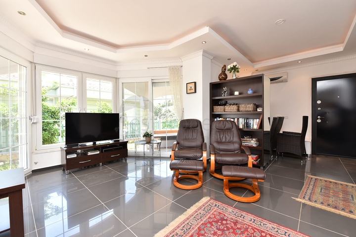 اطلالة بحر وقلعة - فيلا مستقلة مع مسبح وكراج - قريبة من مركز الانيا 