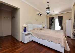 اطلالة بحر وقلعة - فيلا مستقلة مع مسبح وكراج - قريبة من مركز الانيا 