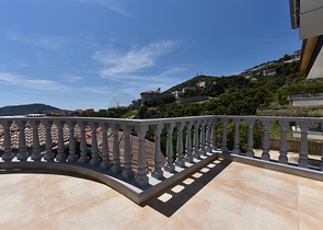 اطلالة بحر وقلعة - فيلا مستقلة مع مسبح وكراج - قريبة من مركز الانيا 