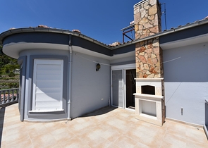 اطلالة بحر وقلعة - فيلا مستقلة مع مسبح وكراج - قريبة من مركز الانيا 