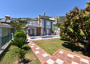 اطلالة بحر وقلعة - فيلا مستقلة مع مسبح وكراج - قريبة من مركز الانيا 