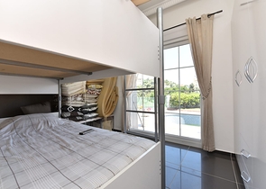 اطلالة بحر وقلعة - فيلا مستقلة مع مسبح وكراج - قريبة من مركز الانيا 