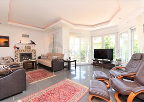 اطلالة بحر وقلعة - فيلا مستقلة مع مسبح وكراج - قريبة من مركز الانيا 