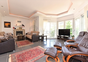 اطلالة بحر وقلعة - فيلا مستقلة مع مسبح وكراج - قريبة من مركز الانيا 