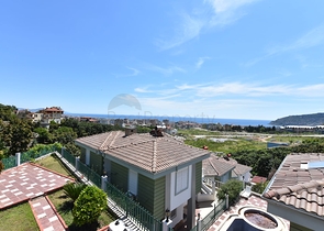 اطلالة بحر وقلعة - فيلا مستقلة مع مسبح وكراج - قريبة من مركز الانيا 