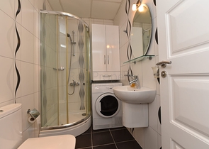 اطلالة بحر وقلعة - فيلا مستقلة مع مسبح وكراج - قريبة من مركز الانيا 