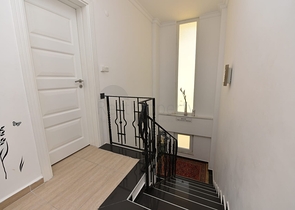 اطلالة بحر وقلعة - فيلا مستقلة مع مسبح وكراج - قريبة من مركز الانيا 