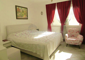 فيلا 6 + 1 في منطقة Nebiler Doshemealti