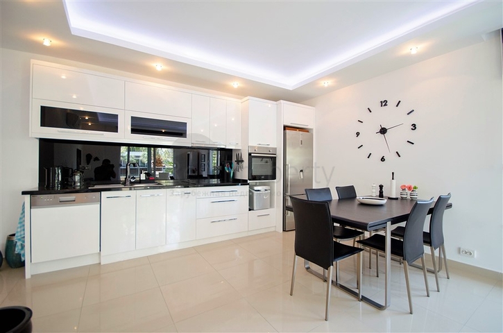 مجمع سكني فاخر - شقة عائلية مفروشة - اوبا / الانيا 