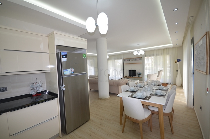 فيلا مستقلة - طابقين / اربع غرف نوم - في مدينة فتهية .